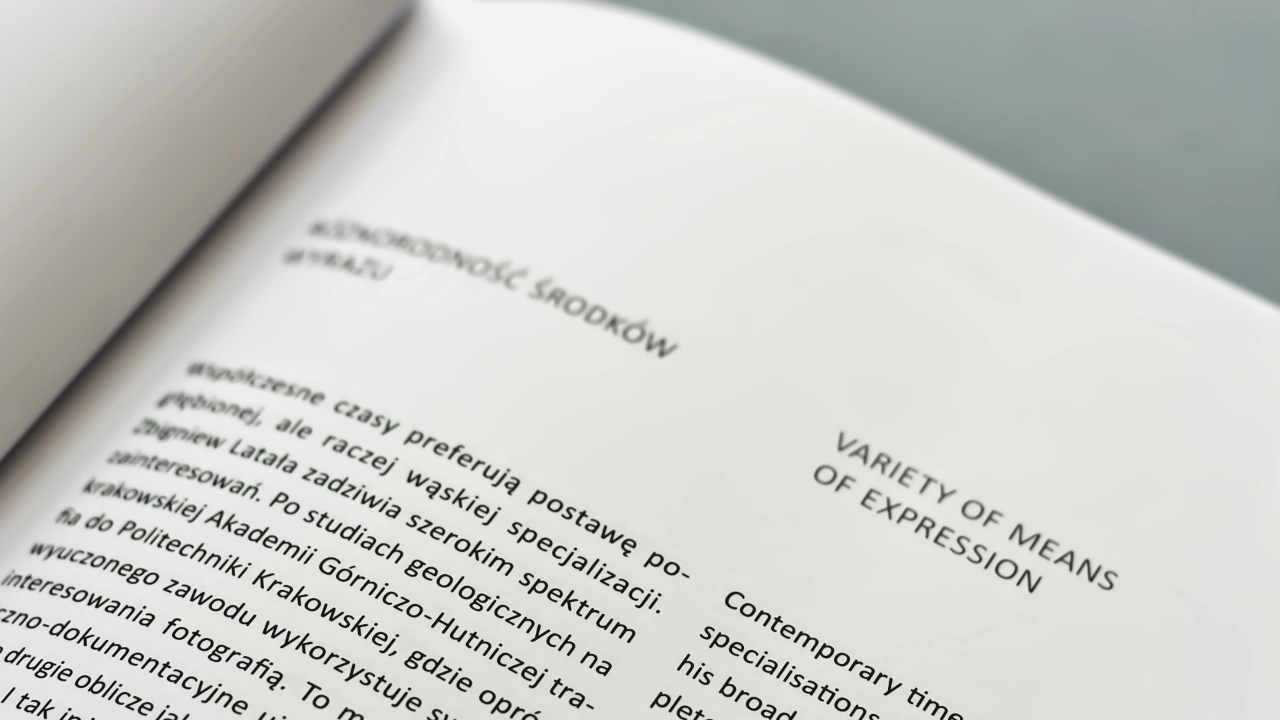 Publikacja Zbigniewa Latały Gra z wyobraźnią / Playing with inagination zaprojektowana przez Voit Studio, detal