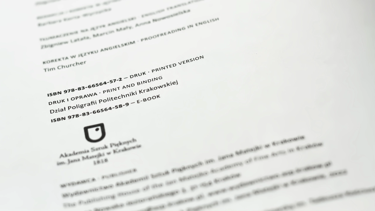 Publikacja Zbigniewa Latały Gra z wyobraźnią / Playing with inagination zaprojektowana przez Voit Studio, stopka